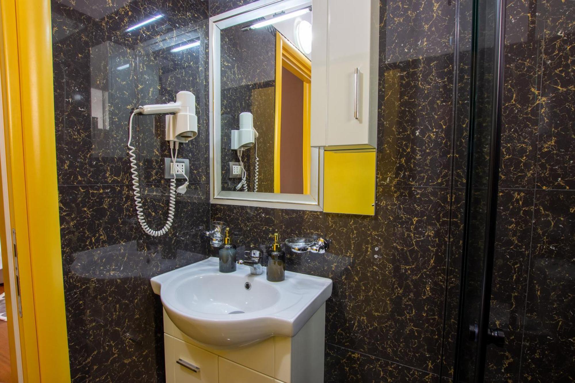 Bora Hotel Gjirokastër 外观 照片